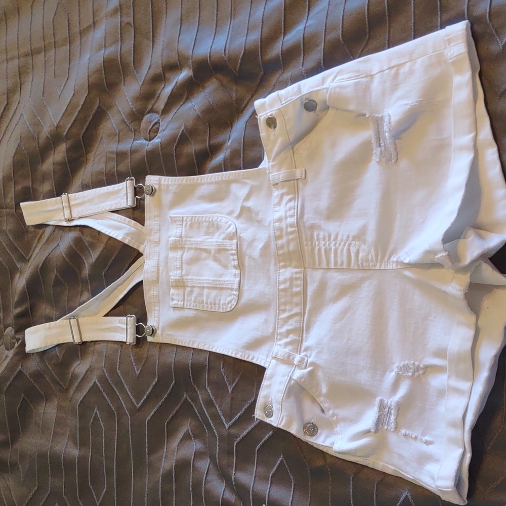 ❤️Ladies destressed white overall shorts